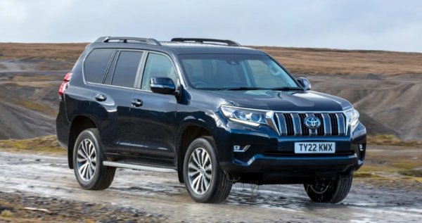 Години на производство:  2009-2024

Произхождайки от същата японска школа за здравина като Hilux, Toyota Land Cruiser има и същата репутация за топ надеждност. По-голямо и по-луксозно предложение от неговия събрат пикап, този голям SUV се предлага с по-широка гама двигатели, а и може да настани комфортно повече хора в своята просторна кабина.

Сега е добър момент да пазарувате за изключително мощната версия Mk4, първоначално представена през 2009 г. и все още в продажба. Мощността идва от 3,0-литров дизел със 171 к.с. при по-ранни автомобили, който е заменен с 2,9-литров двигател със 174 к.с. от средата на 2015 г.

Независимо кой мотор вземете, всички модели могат да теглят ремарке със спирачки до 3000 кг или 750 кг без спирачки. Ако тегленето, издръжливостта и проходимостта са важни, а  семейството също трябва да присъства, Land Cruiser трябва да бъде задължителен в списъка ви.
